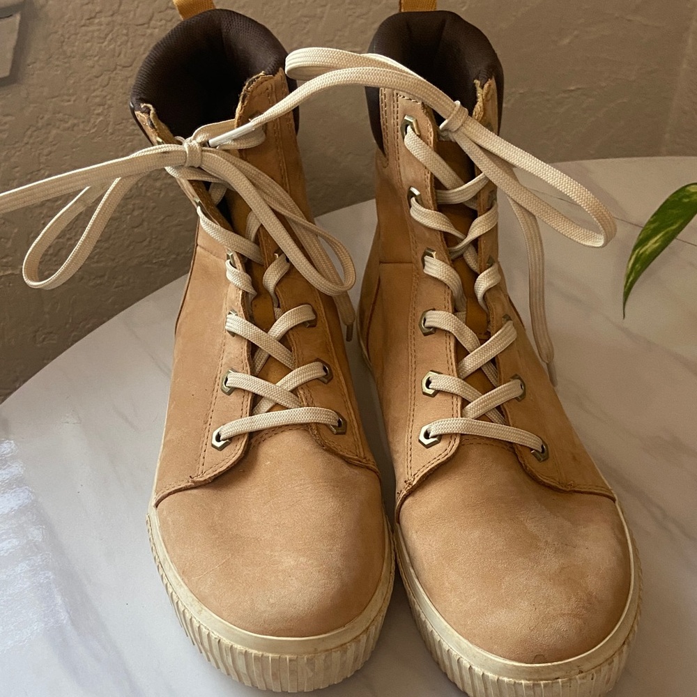 Timberland Women’s Skyla Bay Tan Nubuck High-Top Women's Sneaker Boots 9